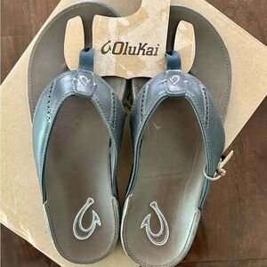 NEW Men’s OluKai NUI Flip-flop Sandals, DK Shadow/Charcoal Size 11, W/Box & Tags